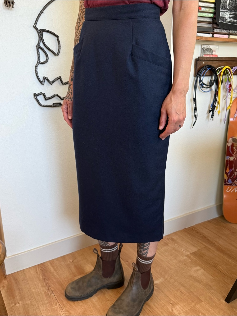Vintage 70s Navy Blue Wool Midi Pencil Skirt ~ Size Small / 26" - Picture 3 of 10